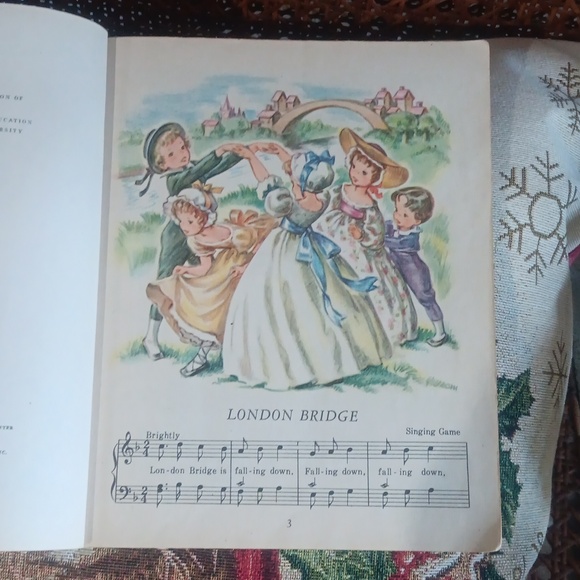 Nursery Songs A LITTLE GOLDEN BOOK 9TH Edition February 1946 - Picture 5 of 8